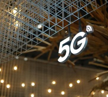 Explore Top 5G Smartphones: Lightning-Fast Connectivity